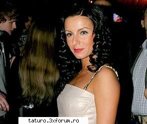 O ador pe Yiulia - cu parul cret e o zana - Yulia Volkova