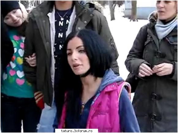 Poze amuzante - Da :))) DAr fata asta ce zicE? - t.A.T.u.