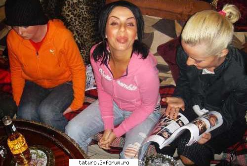 Poze amuzante cu Julia - nici limba yuliei nu stă �n guriţă - Yulia Volkova
