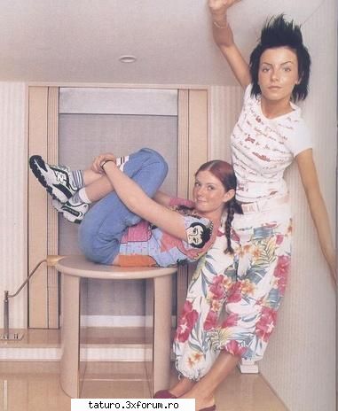 Tatu - am multe poye cu ele de cand erau mici - t.A.T.u.