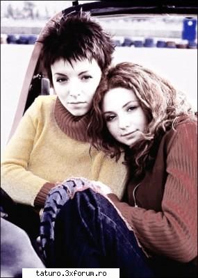 Tatu - cum mi-e somn,eu ies dar sa postezi al mesajele - t.A.T.u.